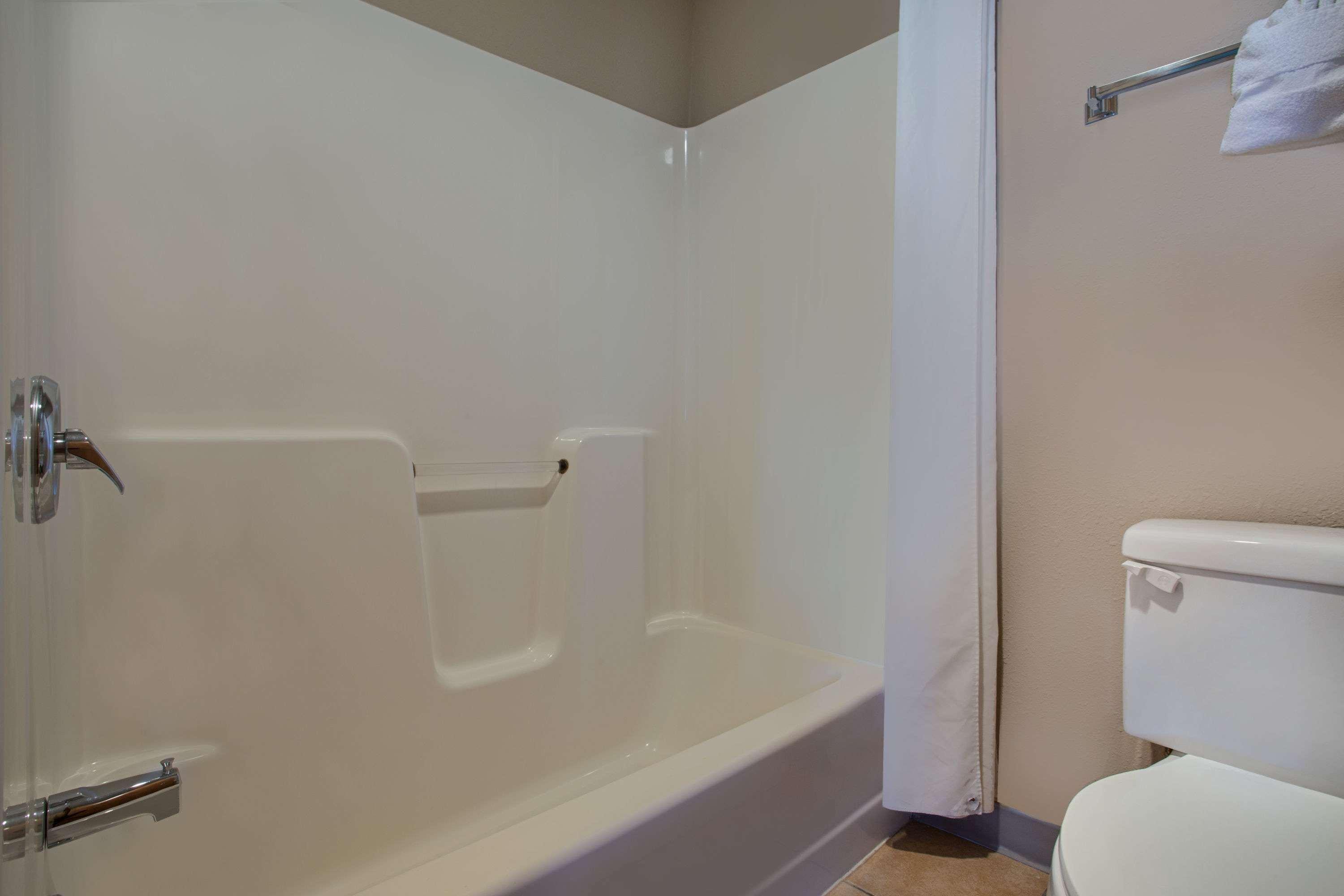 ซูเปอร์ 8 บาย วินด์แฮม ชาร์ลส์ซิตี้ Hotel Charles City ภายนอก รูปภาพ